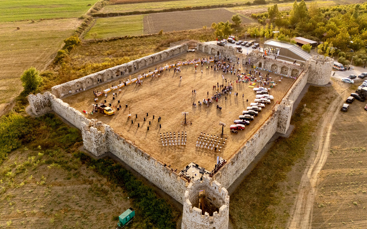 03c173b2-2365-432e-9f88-3c4c32b58276 (1)